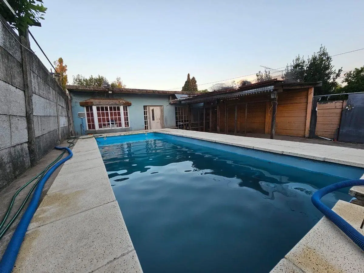 VENTA CASA CON PISCINA EN JOSE C PAZ 4