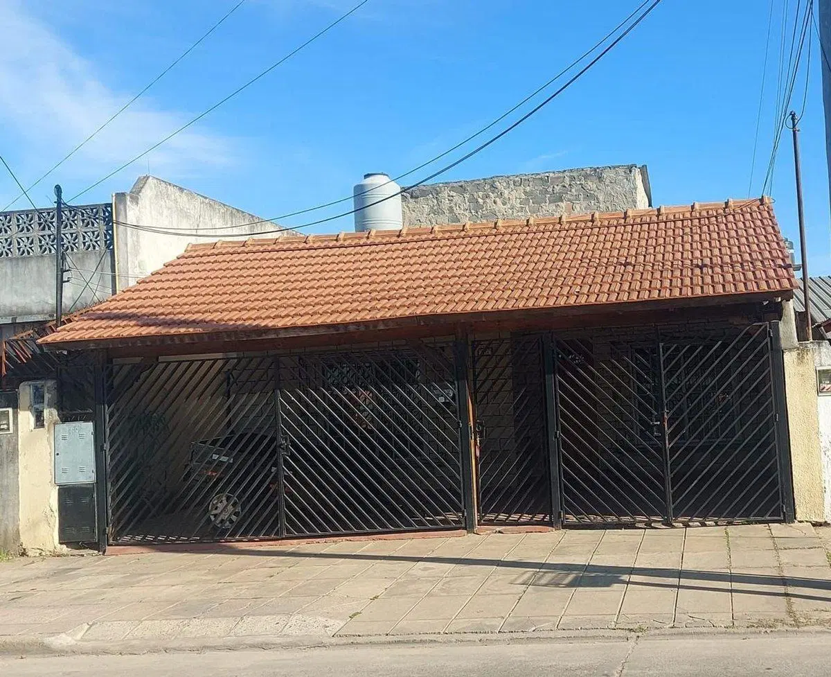 CASA MULTIFAMILIAR- CASTELAR, MORON 3