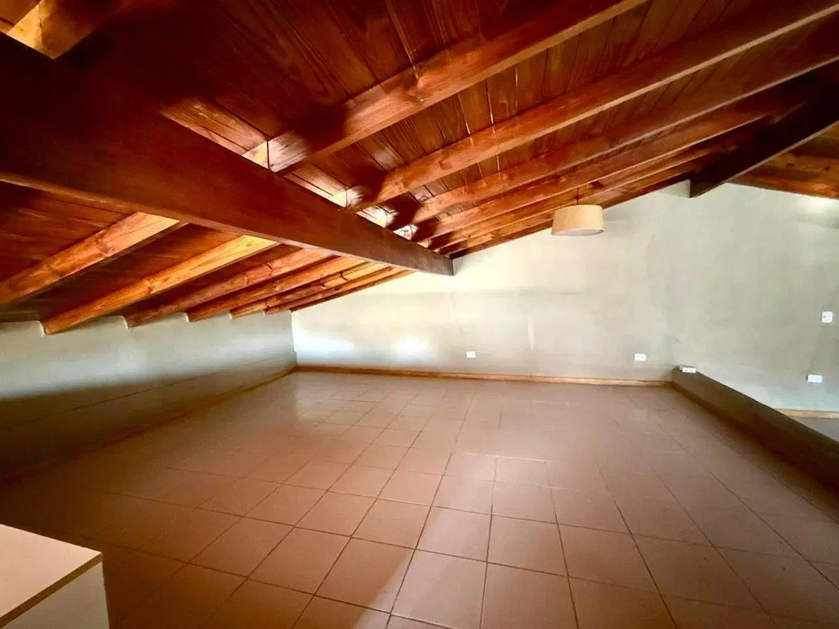 VENTA DE CASA 4 AMBIENTES EN BELLA VISTA 5