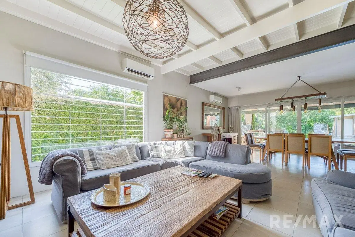 VENTA DE HERMOSA CASA EN BELLA VISTA 4