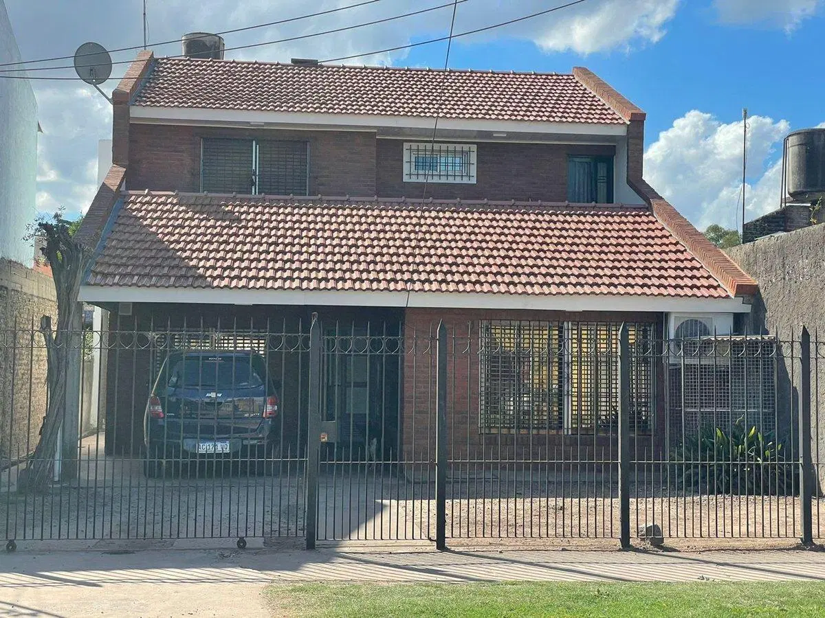 VENTA CASA 3 AMBIENTES MÁS 3 DEPTOS TRUJUI MORENO 5