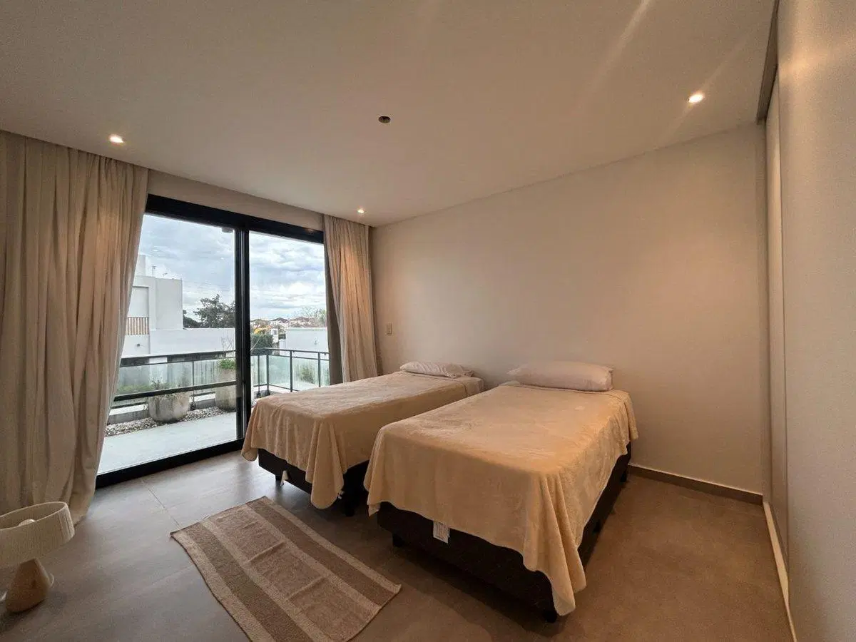 VENTA CASA AYRES PLAZA 6 AMB. 710 M2 LOTE - PILAR 2