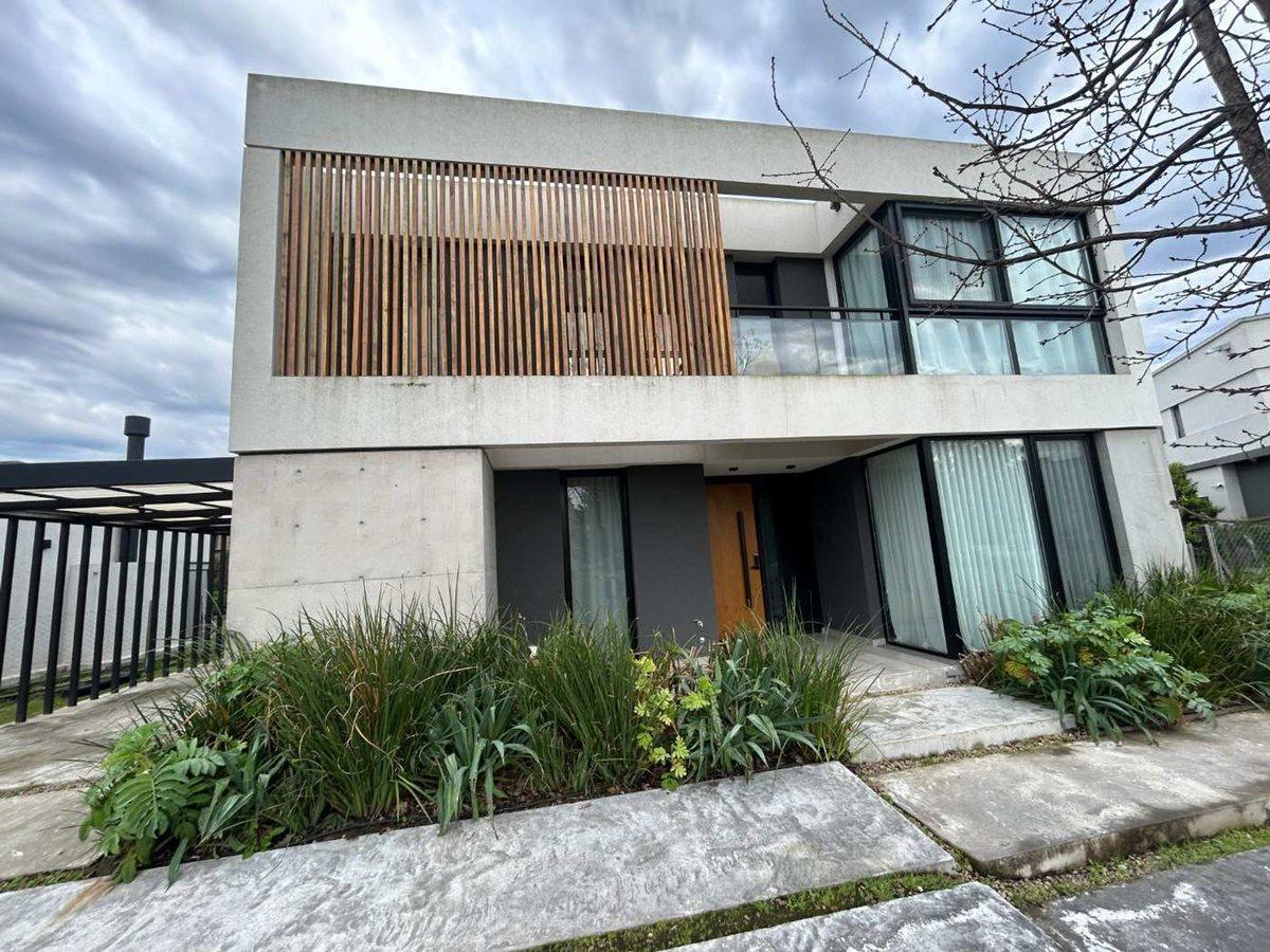 VENTA CASA AYRES PLAZA 6 AMB. 710 M2 LOTE - PILAR