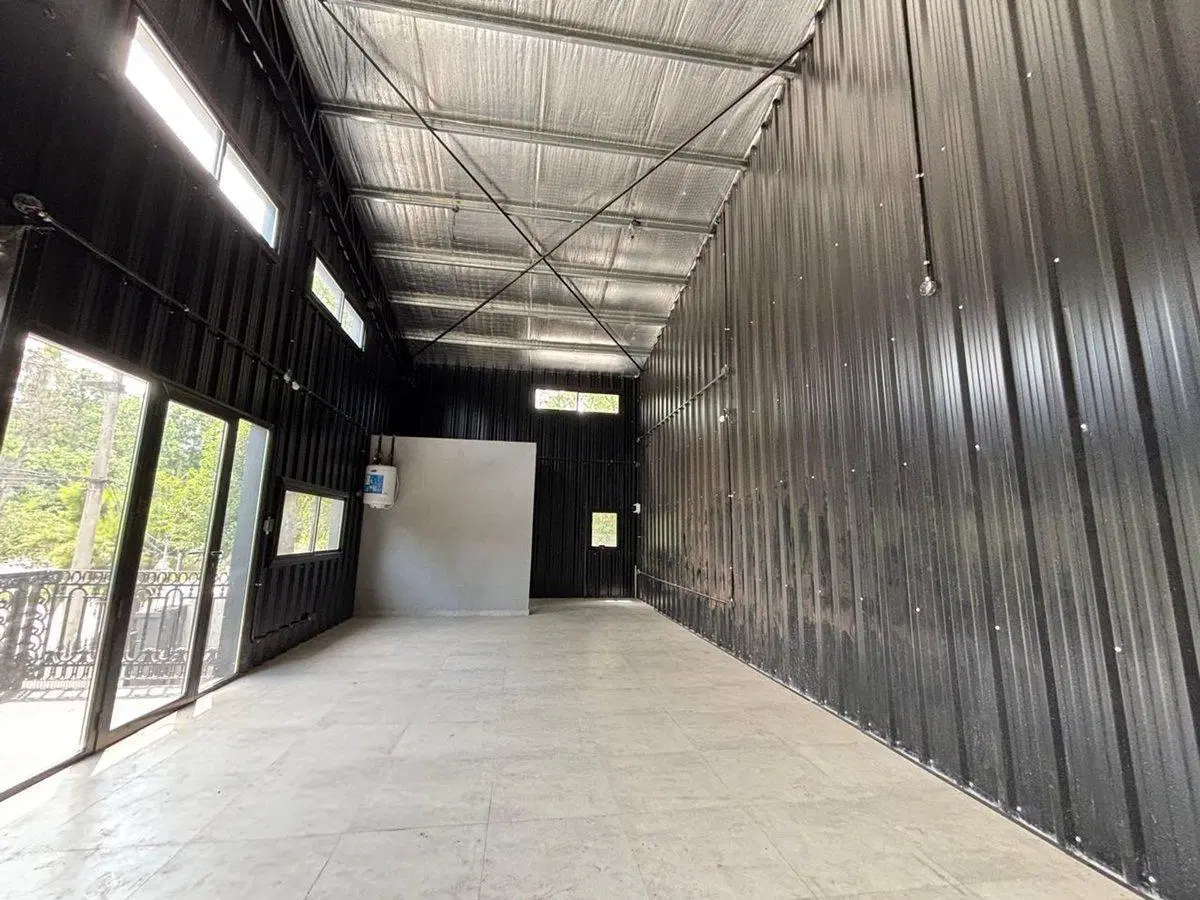 Local Doble Altura mas Oficinas a estrenar 4