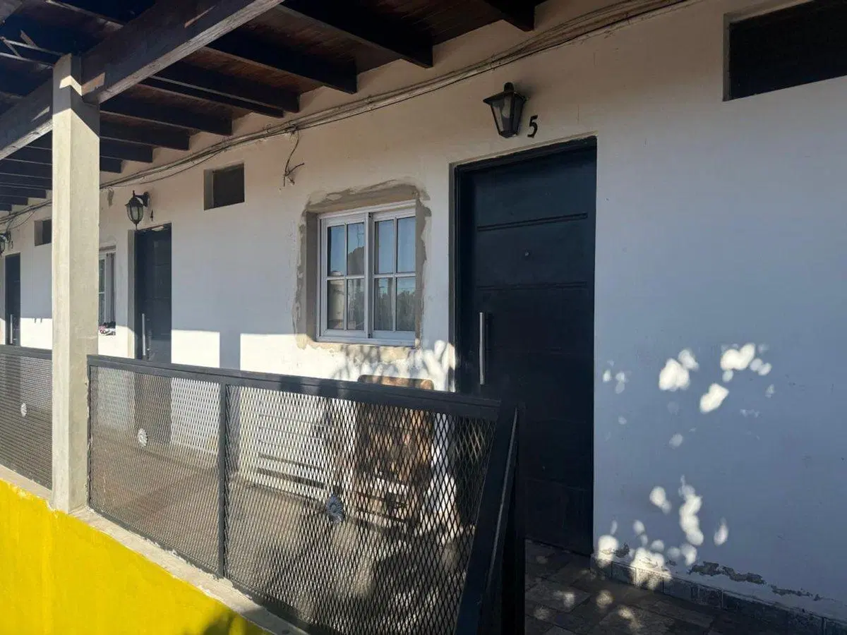 VENTA GALPÓN TORCUATO CON 5 DPTOS MONOAMBIENTES 5