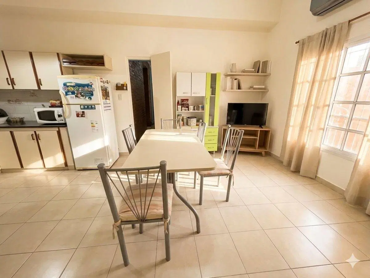 Venta casa 4 amb. cochera, patio y quincho J.C.Paz 3