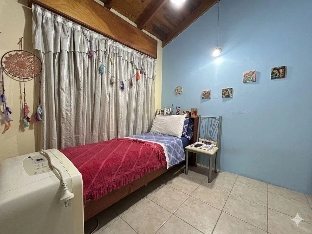 Venta casa 4 amb. cochera, patio y quincho J.C.Paz 4