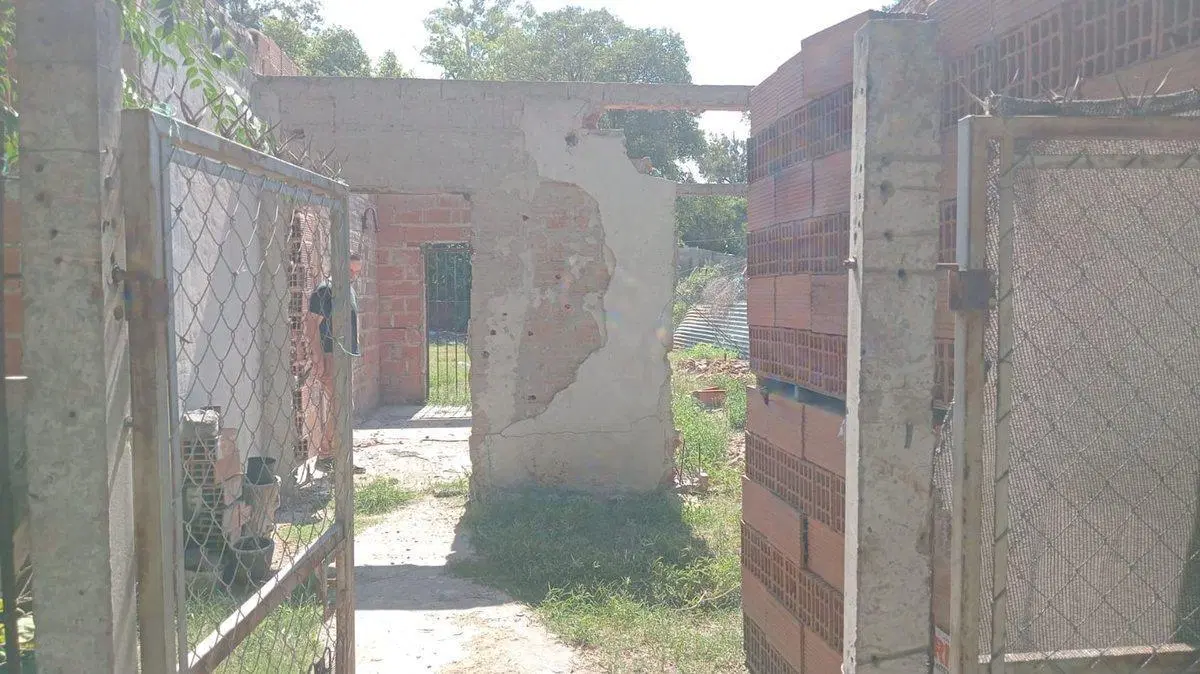 Terreno con construcción en Altos del Oeste 3