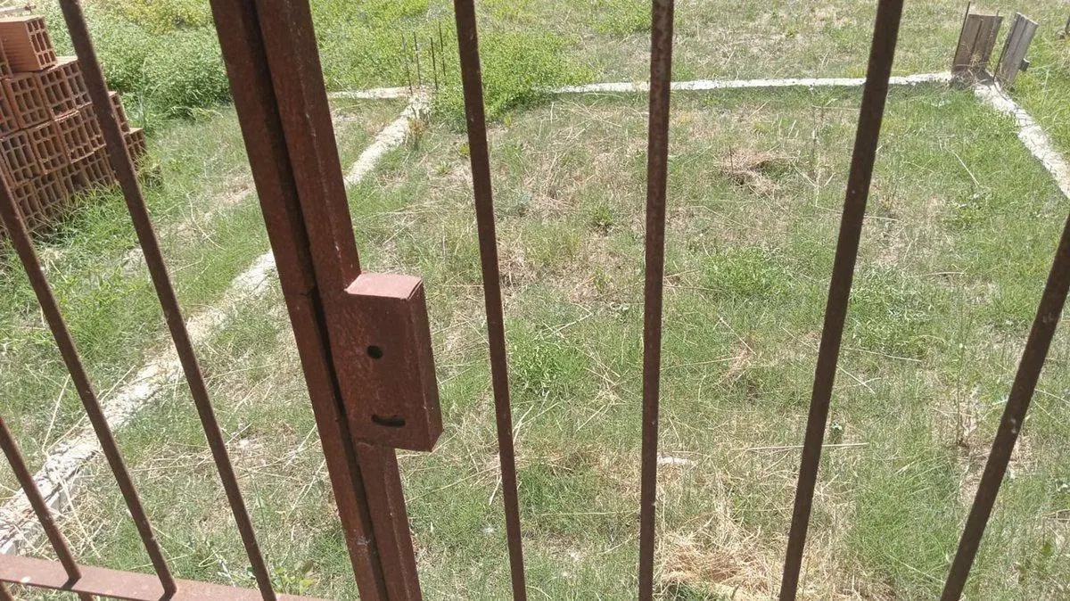 Terreno con construcción en Altos del Oeste 4