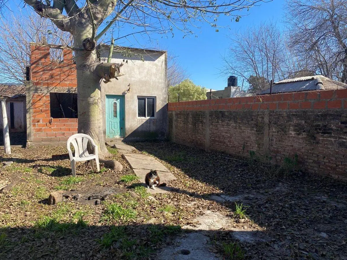 VENTA CASA 5 AMBIENTES + DPTO A REFACCIONAR JCP 8