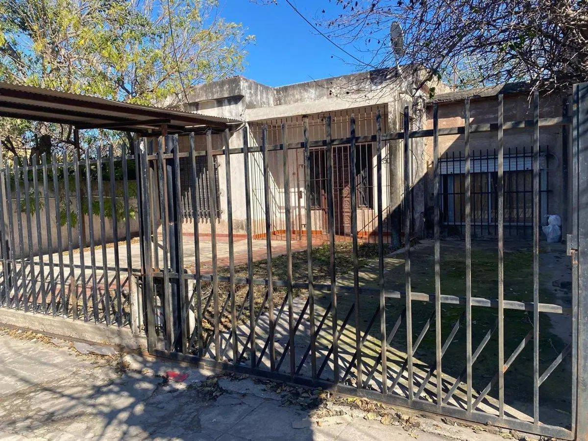 VENTA CASA 5 AMBIENTES + DPTO A REFACCIONAR JCP 4