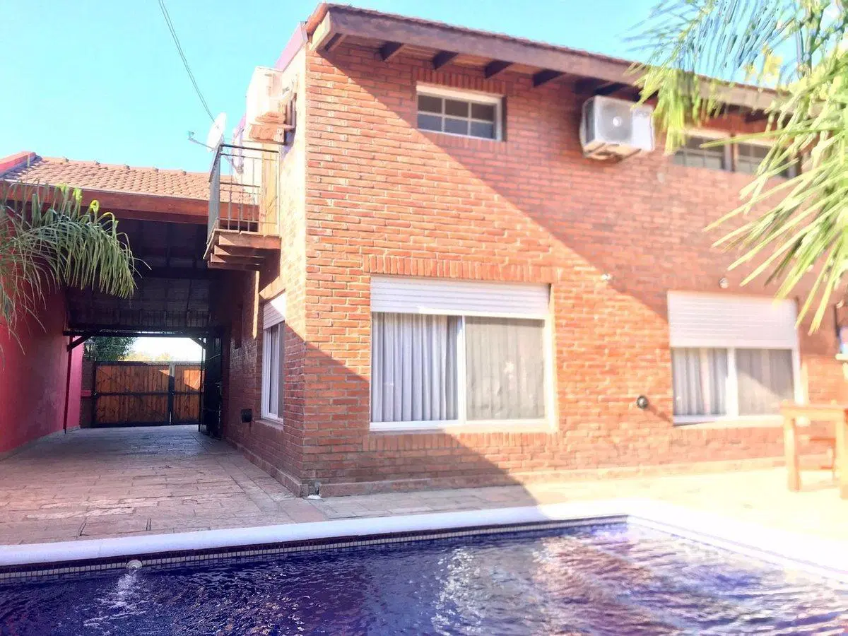 VENTA CASA 4 AMBIENTES CON PILETA PABLO NOGUES 2