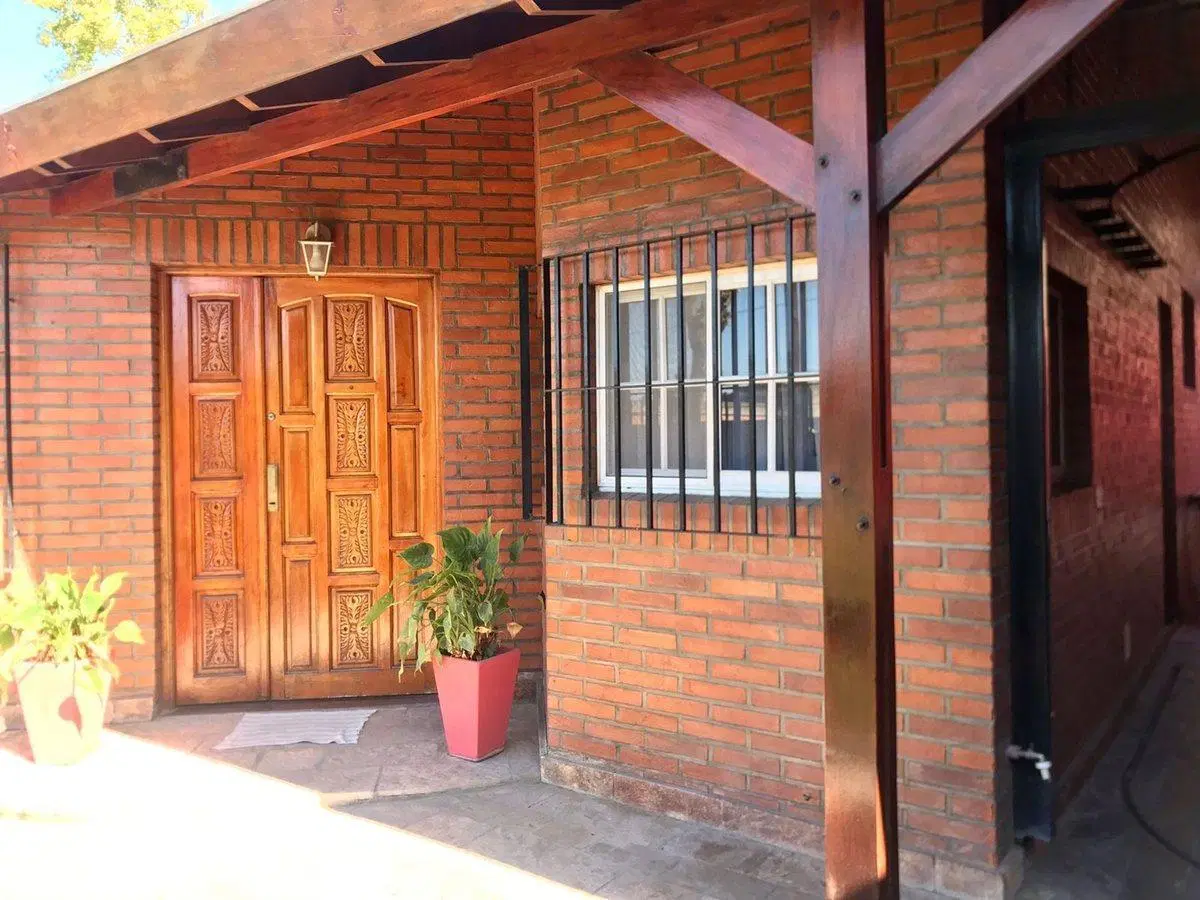 VENTA CASA 4 AMBIENTES CON PILETA PABLO NOGUES 3