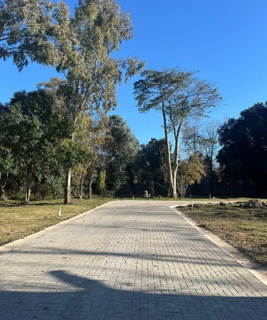 VENTA DE LOTES EN BARRIO CERRADO "LOS PINOS III" 2