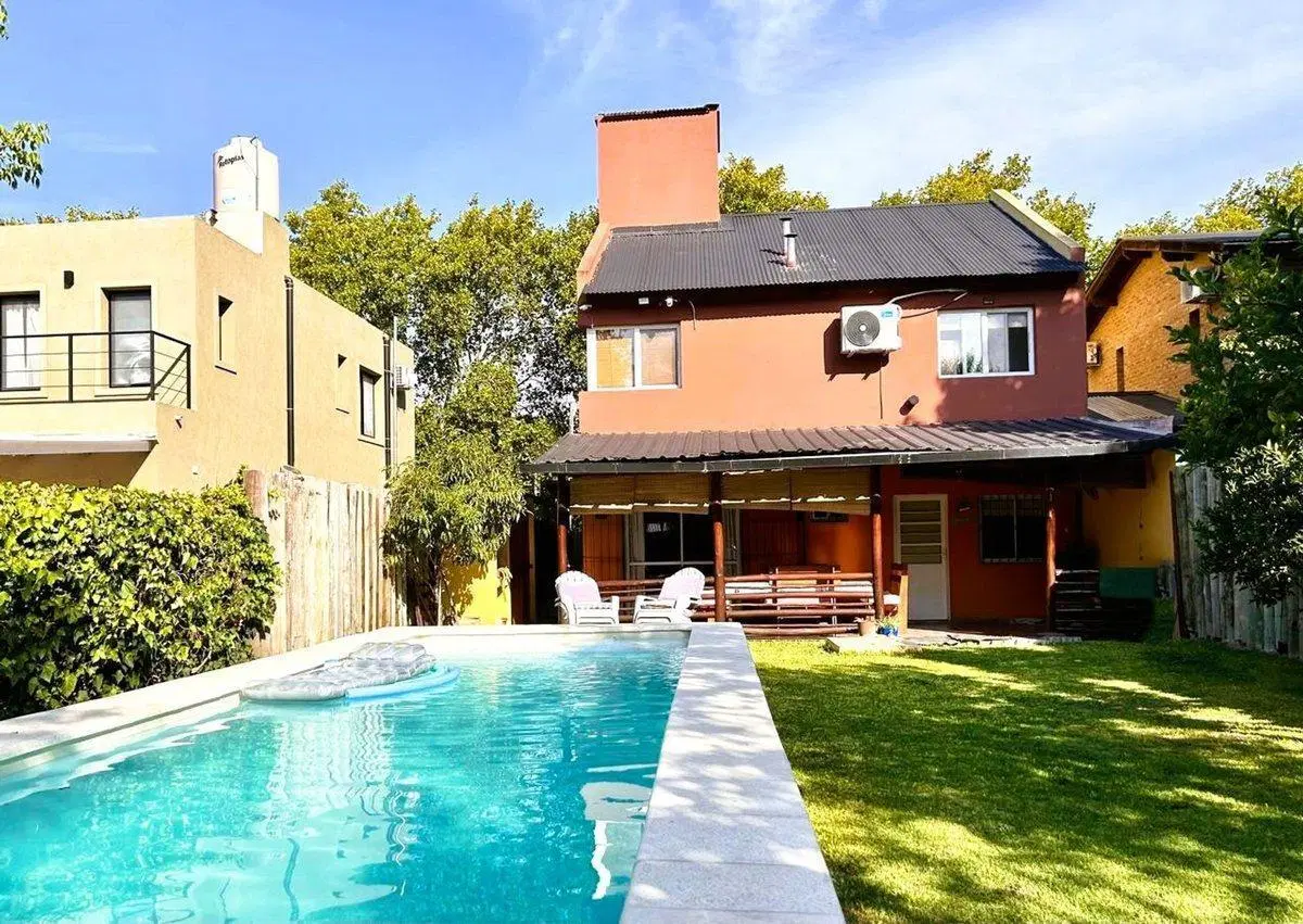 VENTA CASA 4 AMB. PILETA B. CERRADO BELLA VISTA 4