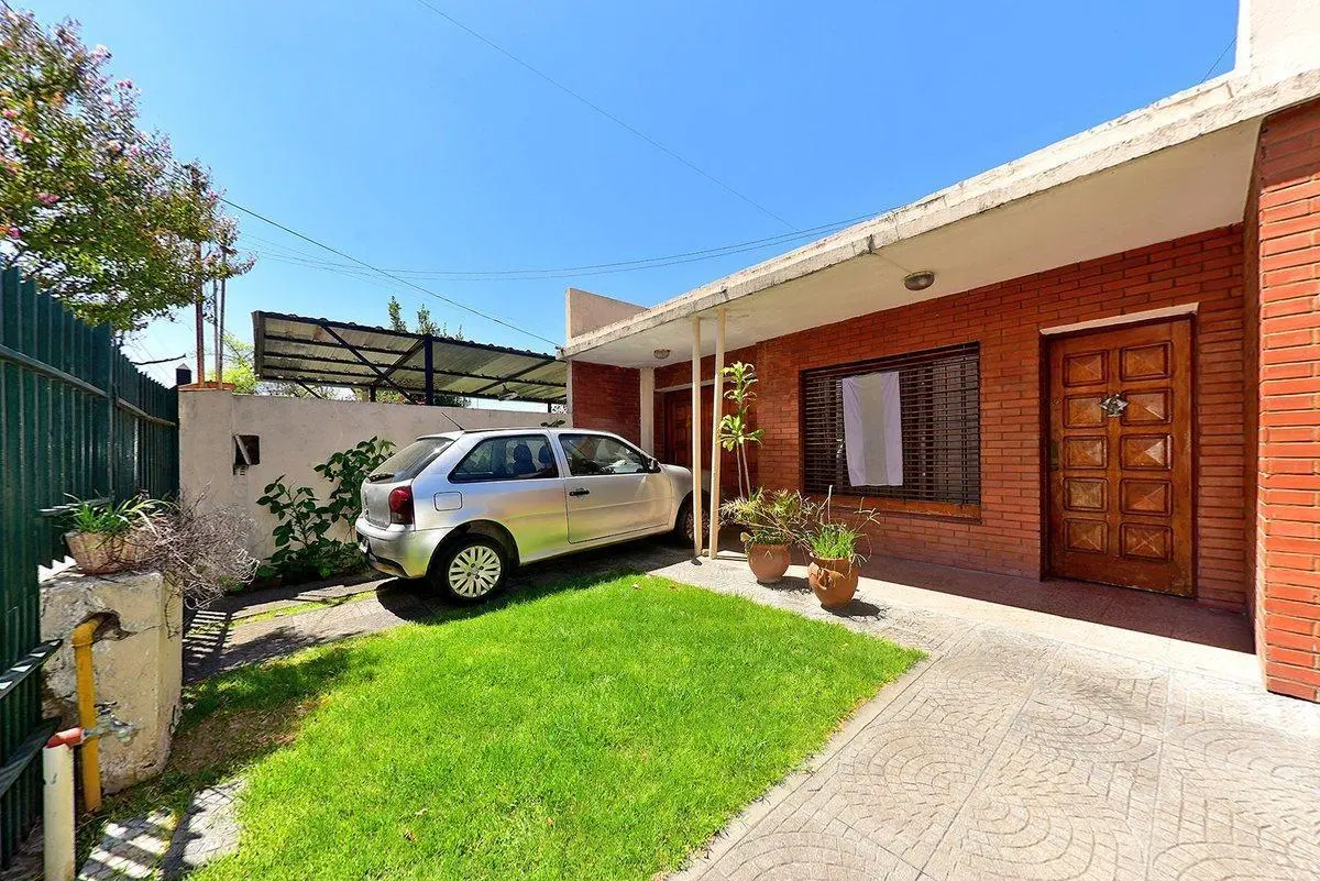 VENTA CASA 4 AMB HURLINGHAM COCHERA QUINCH PARRILL 3