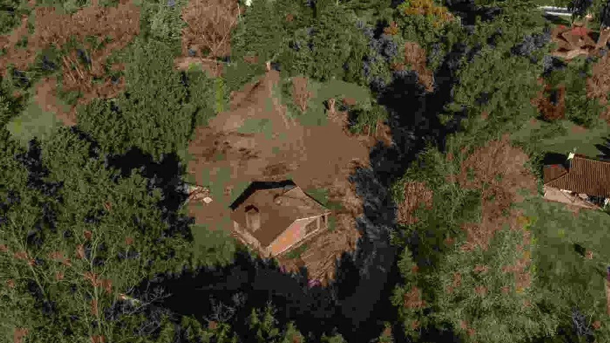 CASA A RECICLAR EN BARRIO CON PORTON YEI PORA 2