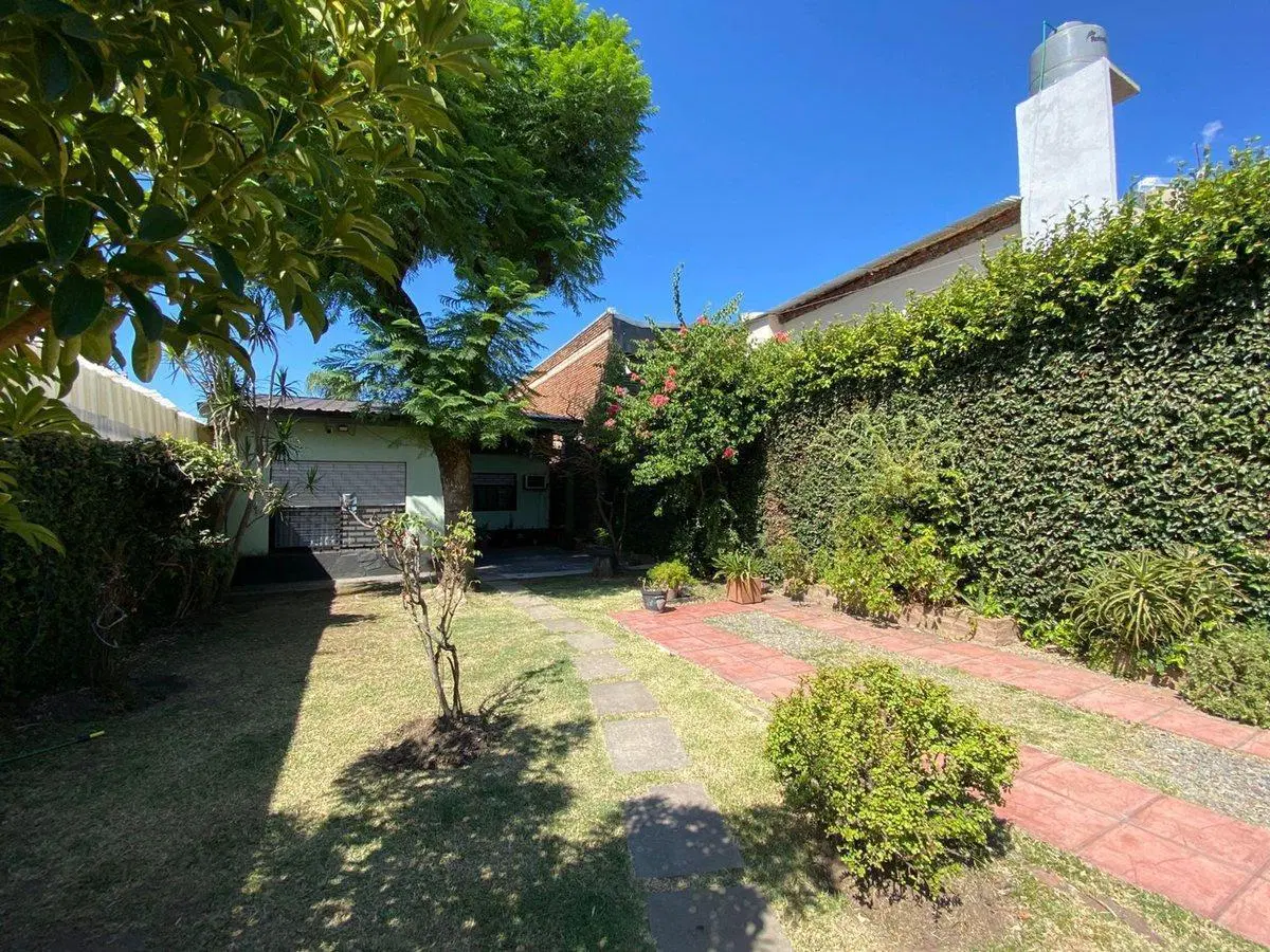 VENTA PH CASA MORON 4