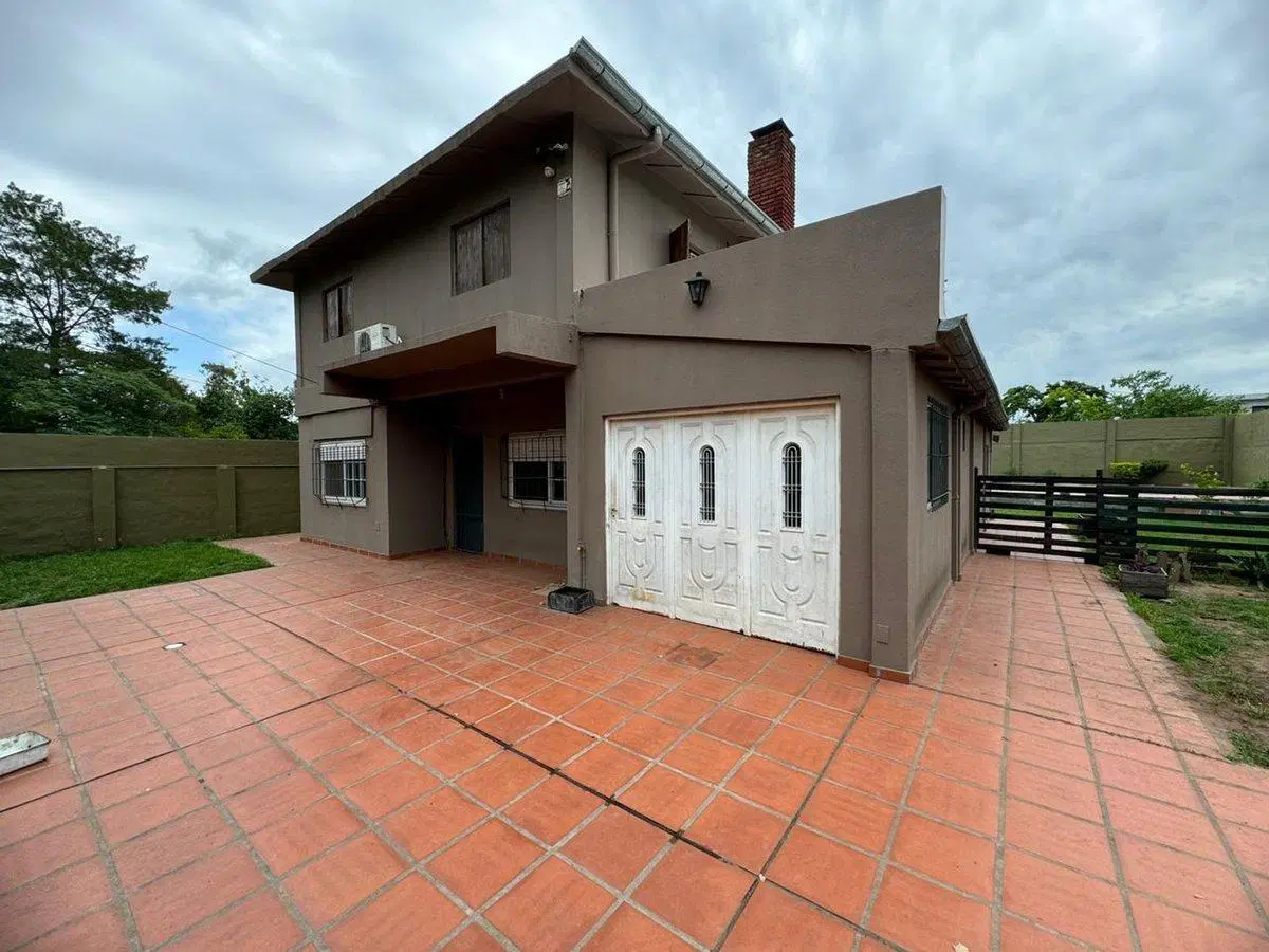 VENTA QUINTA 5 AMB GRAND BOURG CON PILETA Y PARQUE 2