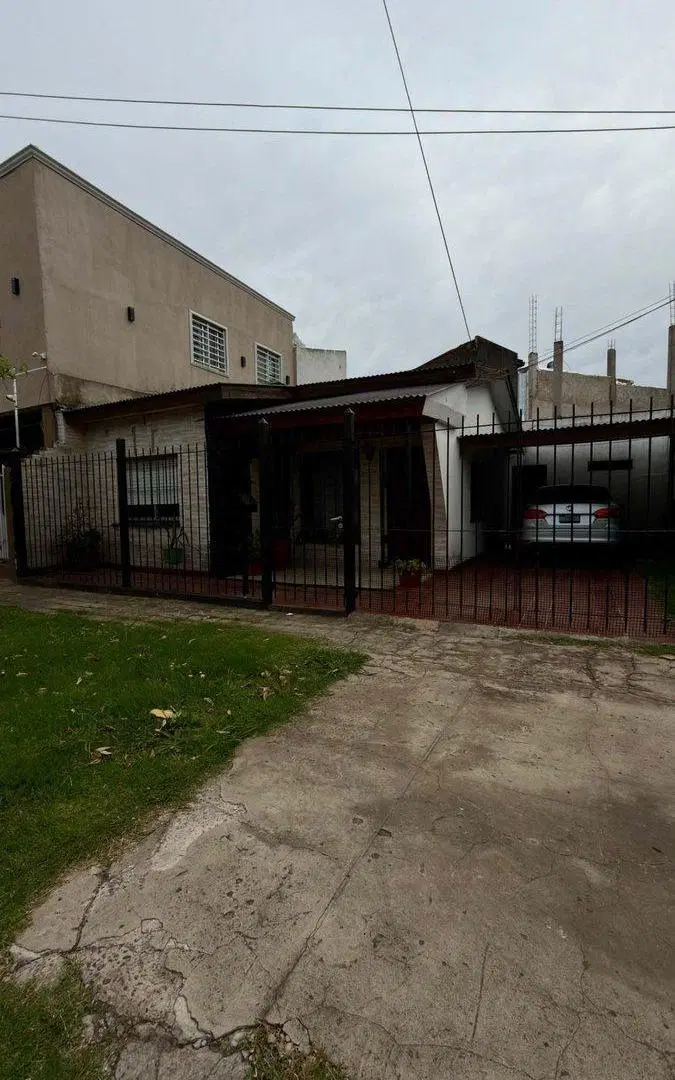 VENTA CASA 3 AMB + GALPON/ DEPOSITO COMERCIAL 5