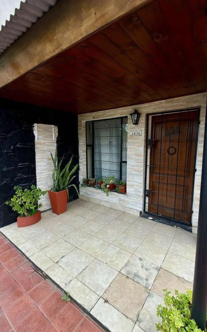 VENTA CASA 3 AMB + GALPON/ DEPOSITO COMERCIAL 4