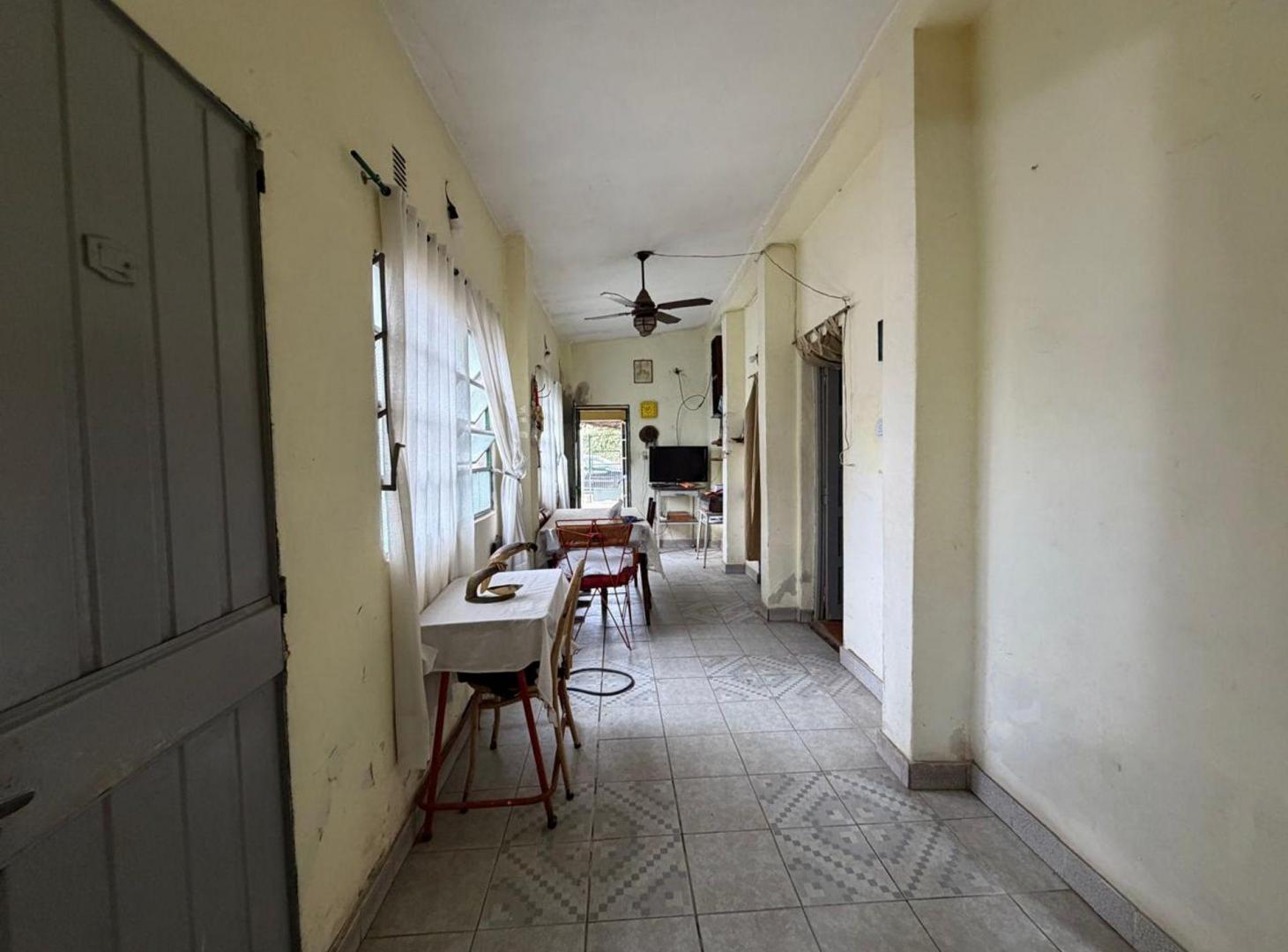 VENTA CASA 3 AMBIENTES CON PATIO Y JARDIN - JCP