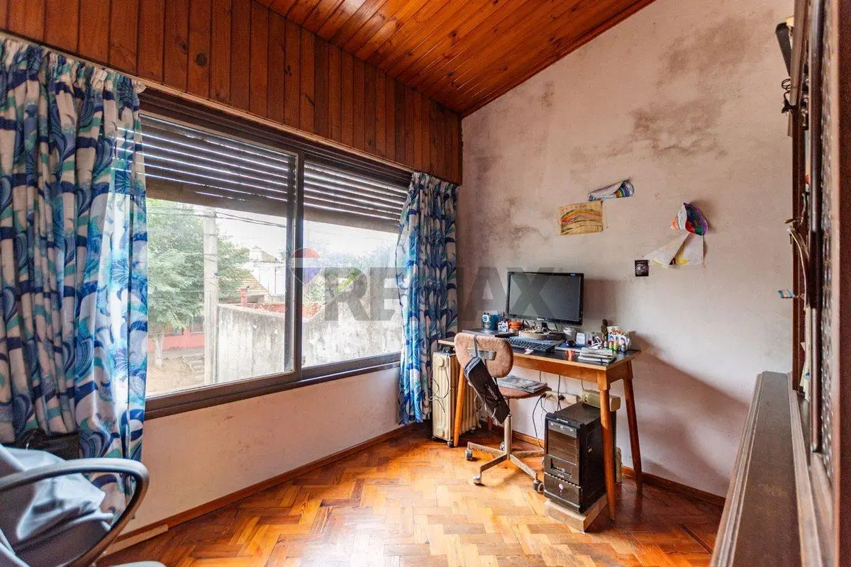 VENTA CASA 4 AMBIENTES CON PATIO PILETA Y GARAGE 5
