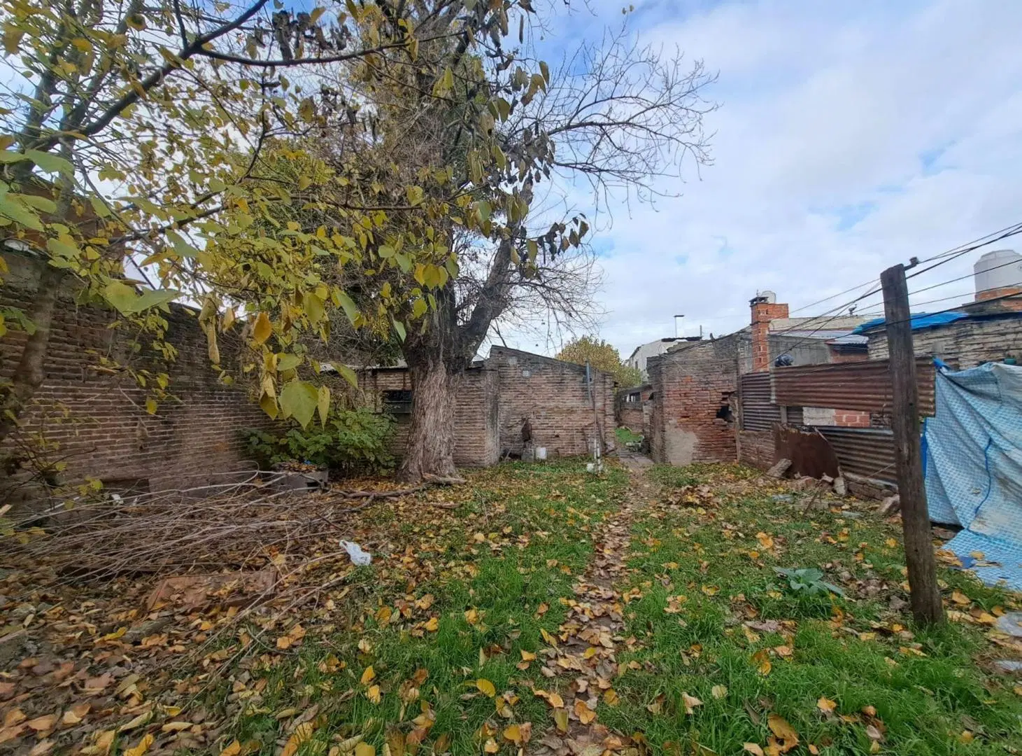 VENTA LOTE CON 2 DEPTOS A REFACCIONAR 3