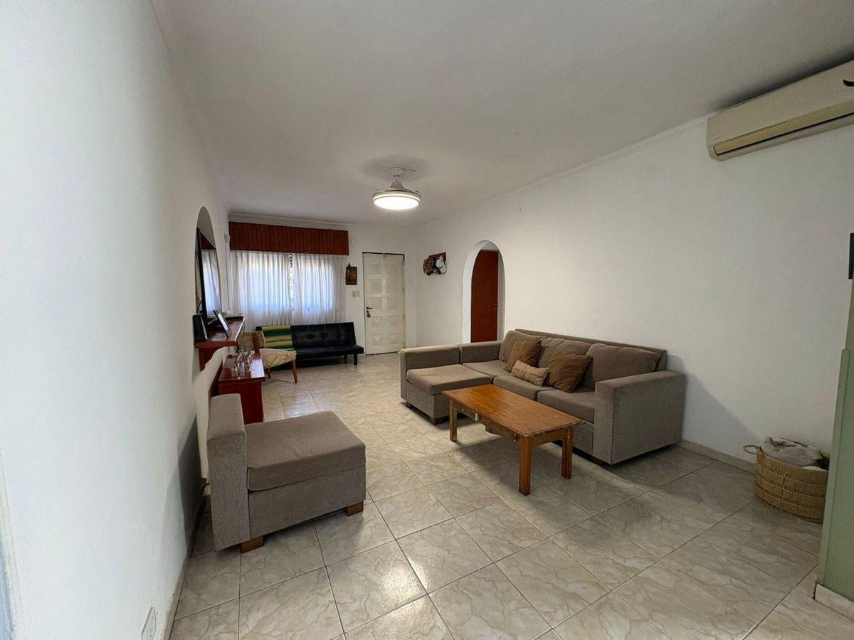 VENTA CASA 5 AMB CON PILETA EN BELLA VISTA CREDITO