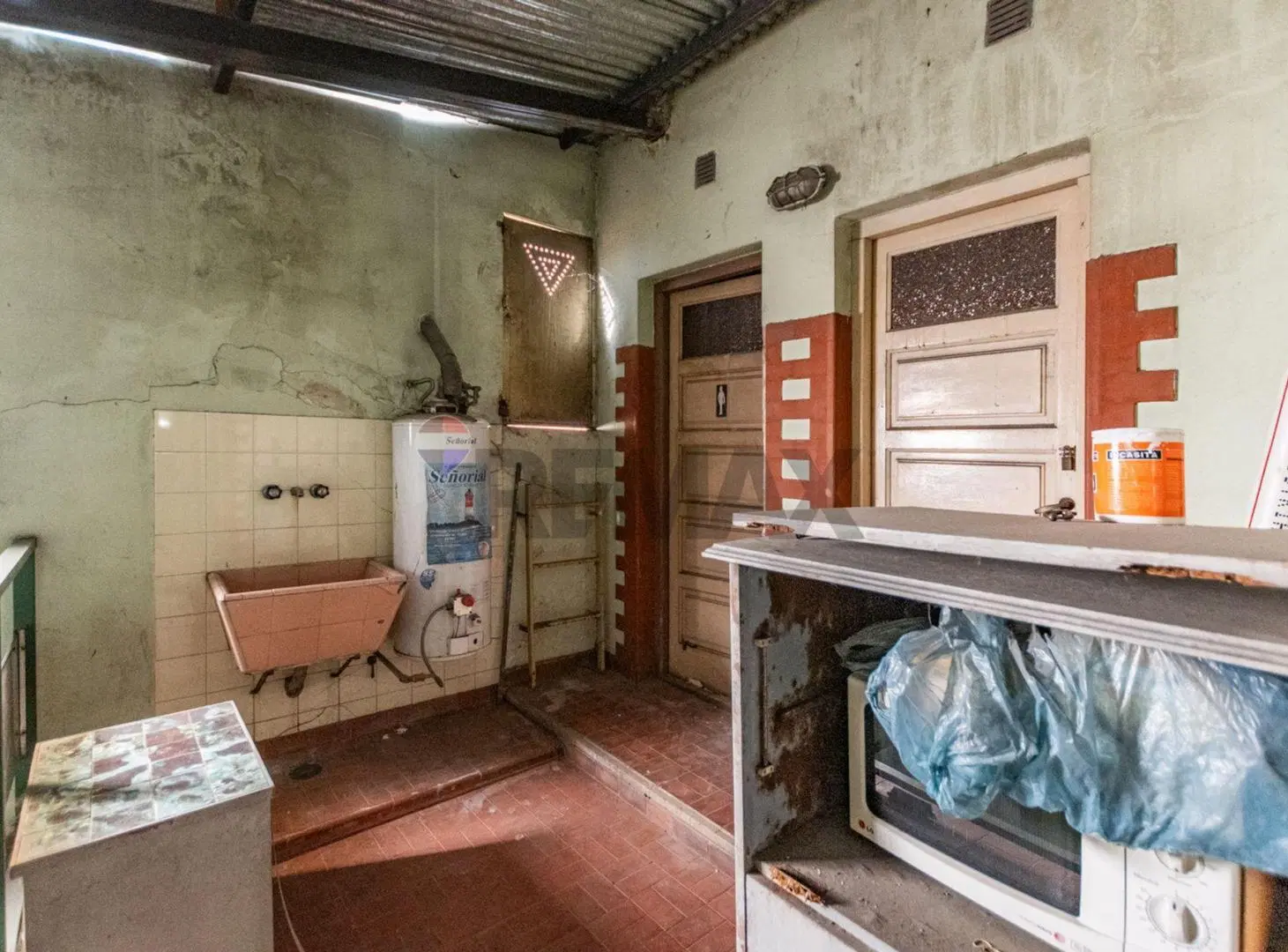 VENTA GALPON Y LOCAL SOBRE AV BELGRANO AVELLANEDA 5