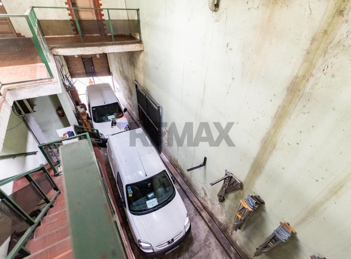 VENTA GALPON Y LOCAL SOBRE AV BELGRANO AVELLANEDA 4