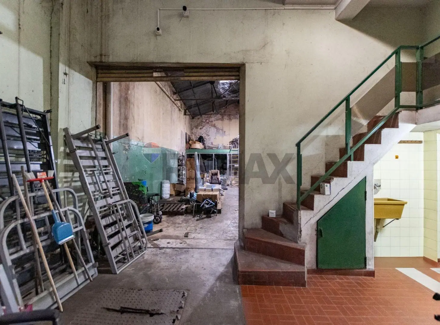 VENTA GALPON Y LOCAL SOBRE AV BELGRANO AVELLANEDA 3
