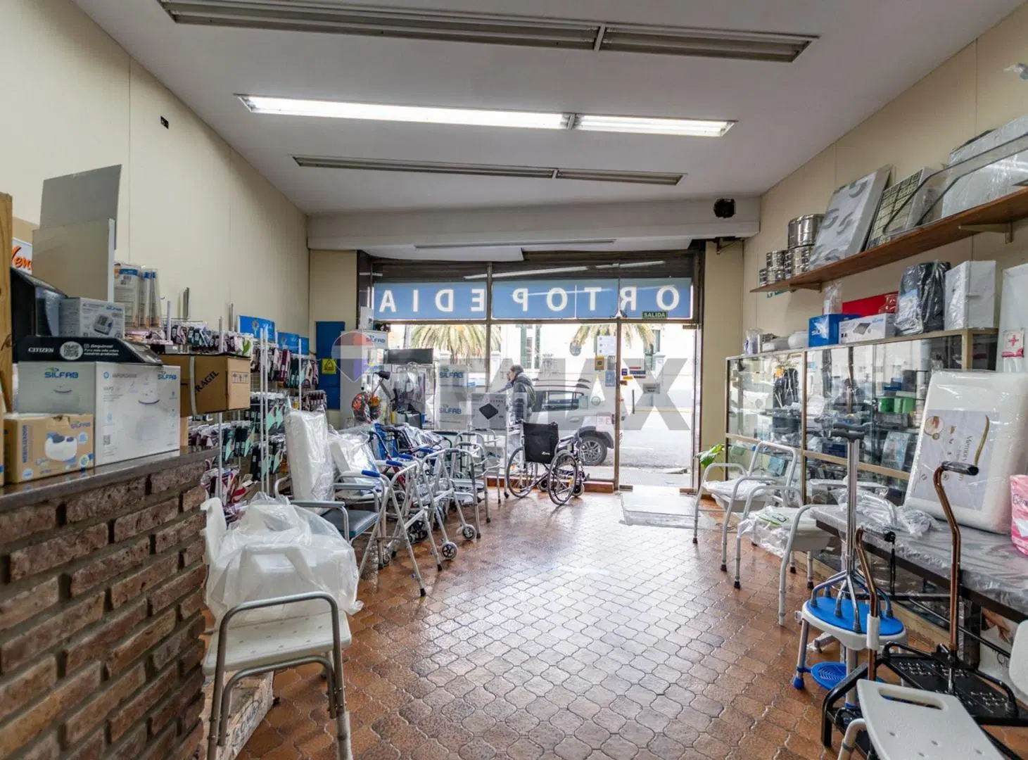 VENTA GALPON Y LOCAL SOBRE AV BELGRANO AVELLANEDA 3