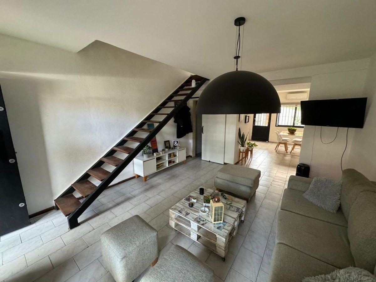 VENTA DUPLEX 4 AMBIENTES CON COCHERA EN ITUZAINGO