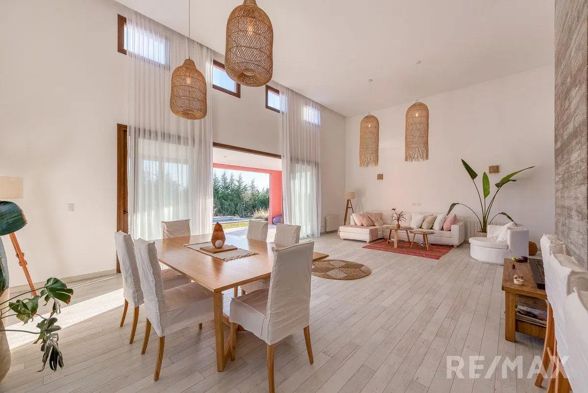 VENTA DE CASA EN CHACRAS DE LA RESERVA 3