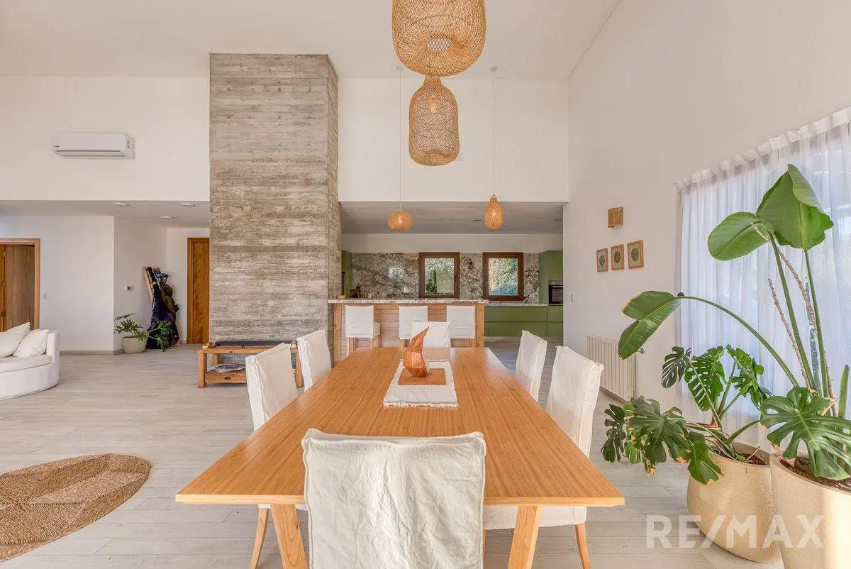 VENTA DE CASA EN CHACRAS DE LA RESERVA 4