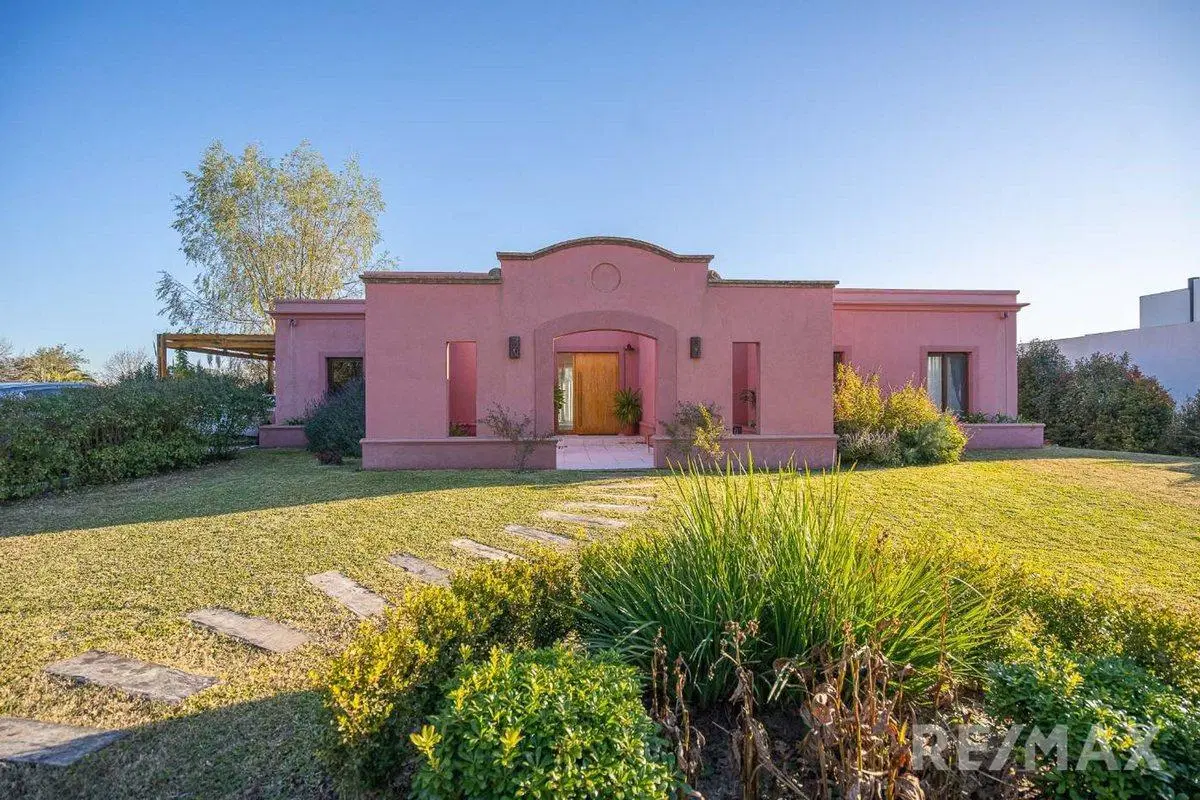 VENTA DE CASA EN CHACRAS DE LA RESERVA 3