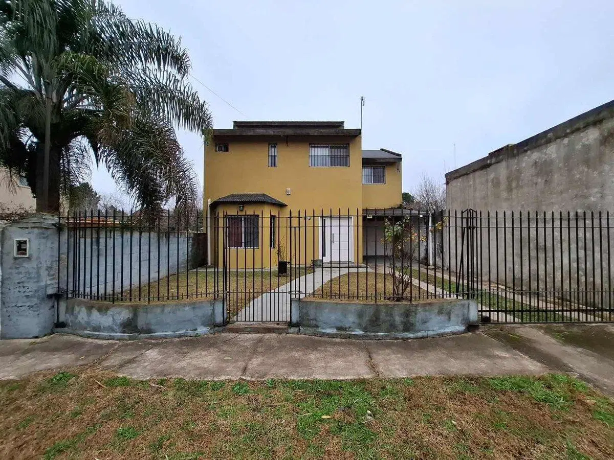 VENTA CASA JOSÉ C PAZ 4 AMBIENTES PATIO 2