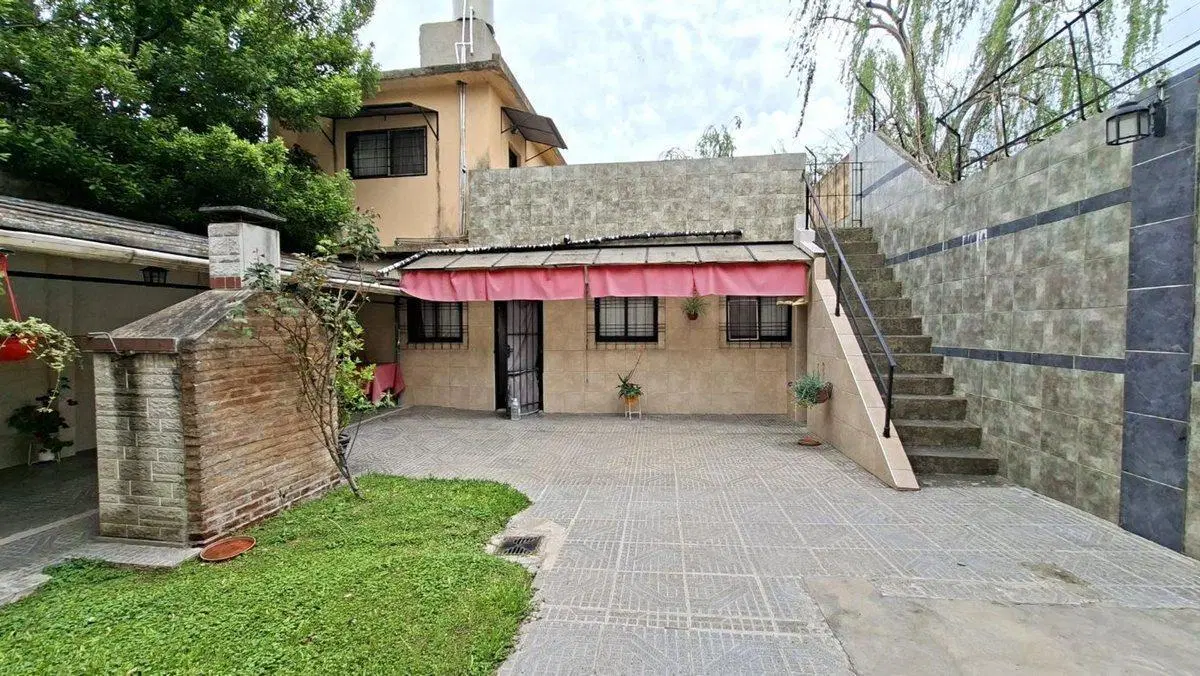 VENTA CASA CON TALLER Y DPTO COCHERA MORON 5