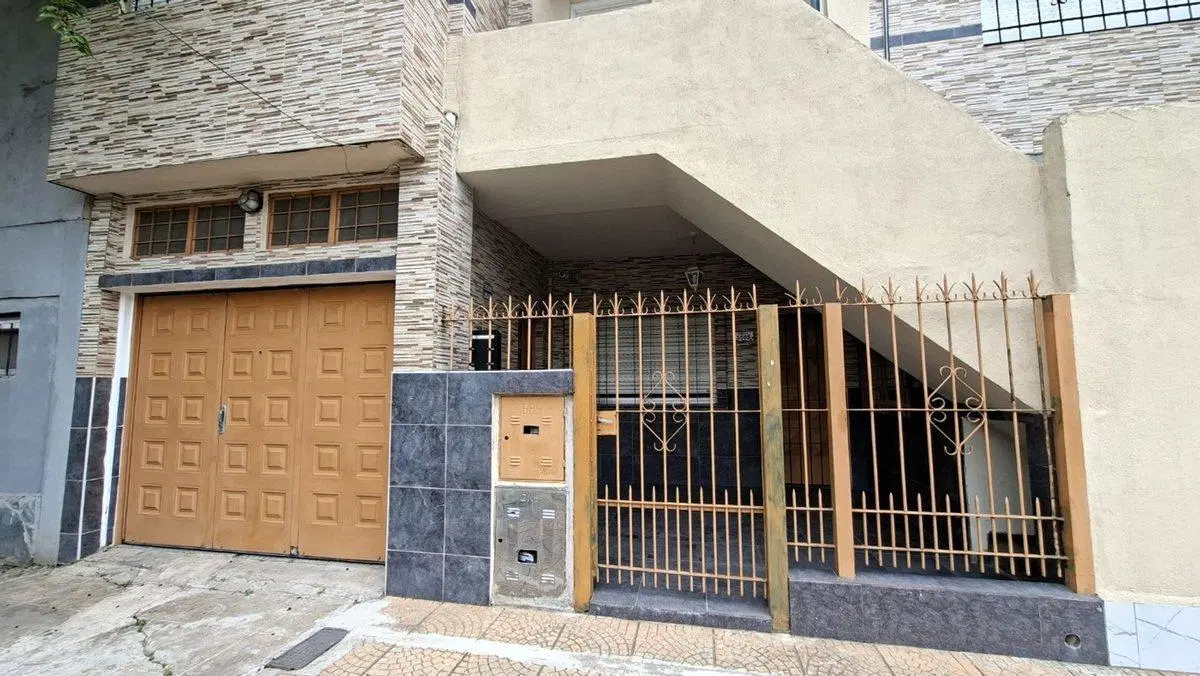 VENTA CASA CON TALLER Y DPTO COCHERA MORON 2