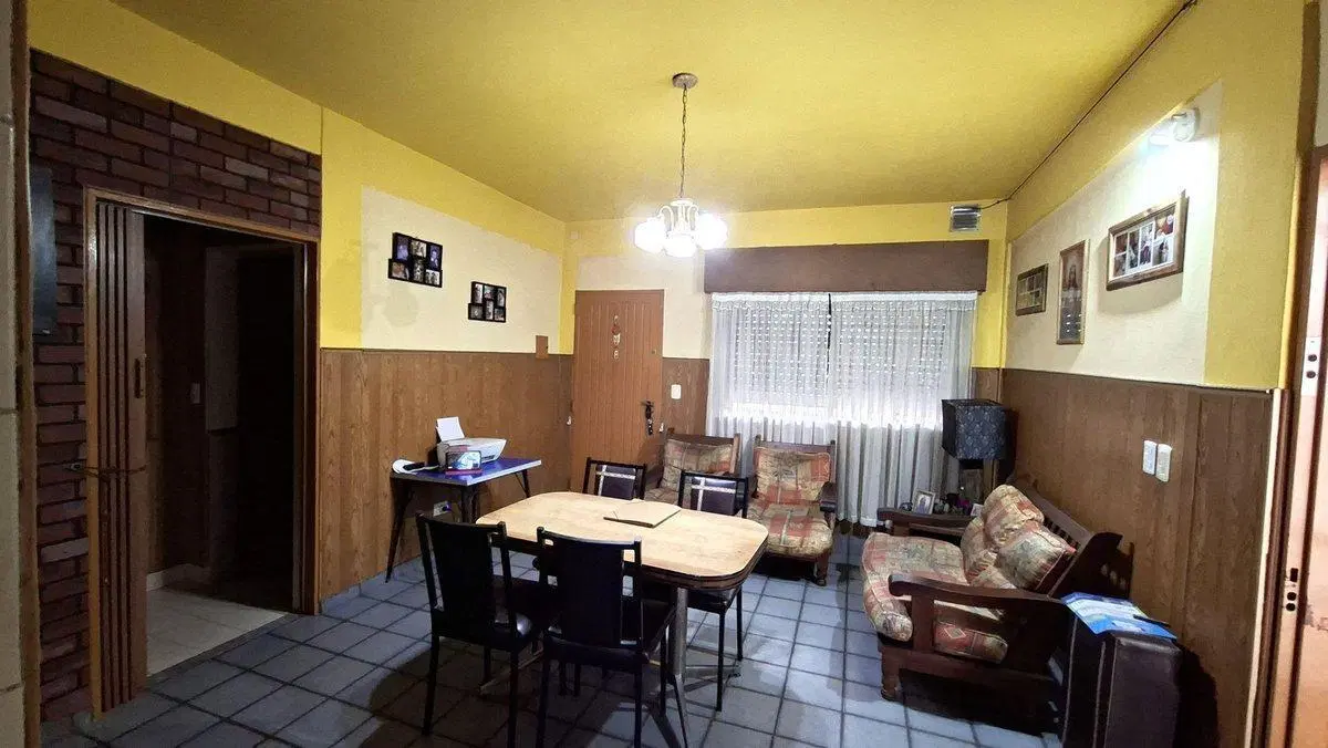 VENTA CASA CON TALLER Y DPTO COCHERA MORON 4