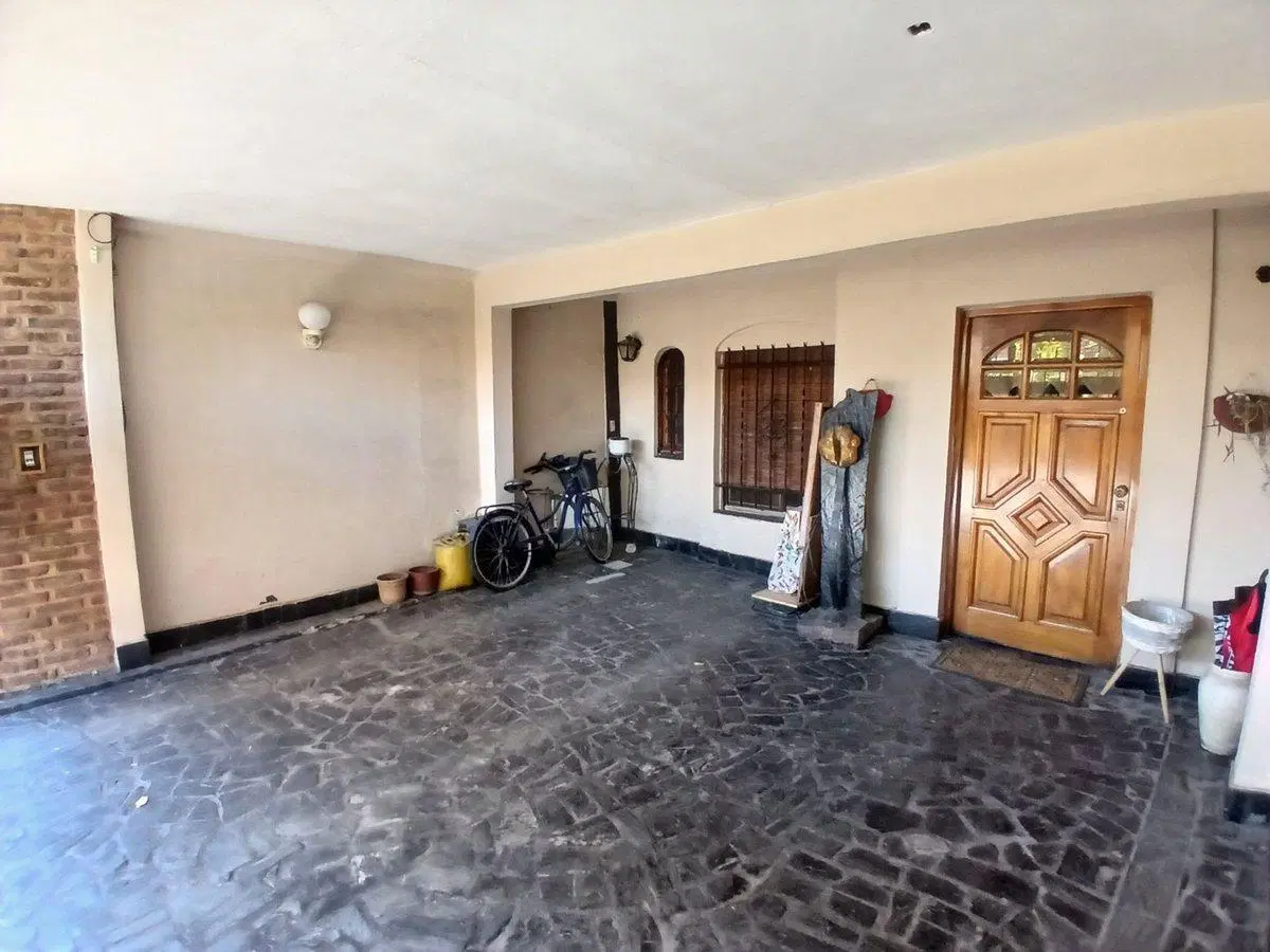 CASA PH 5 AMBIENTES VENTA, BERNAL OESTE GARAGE 5