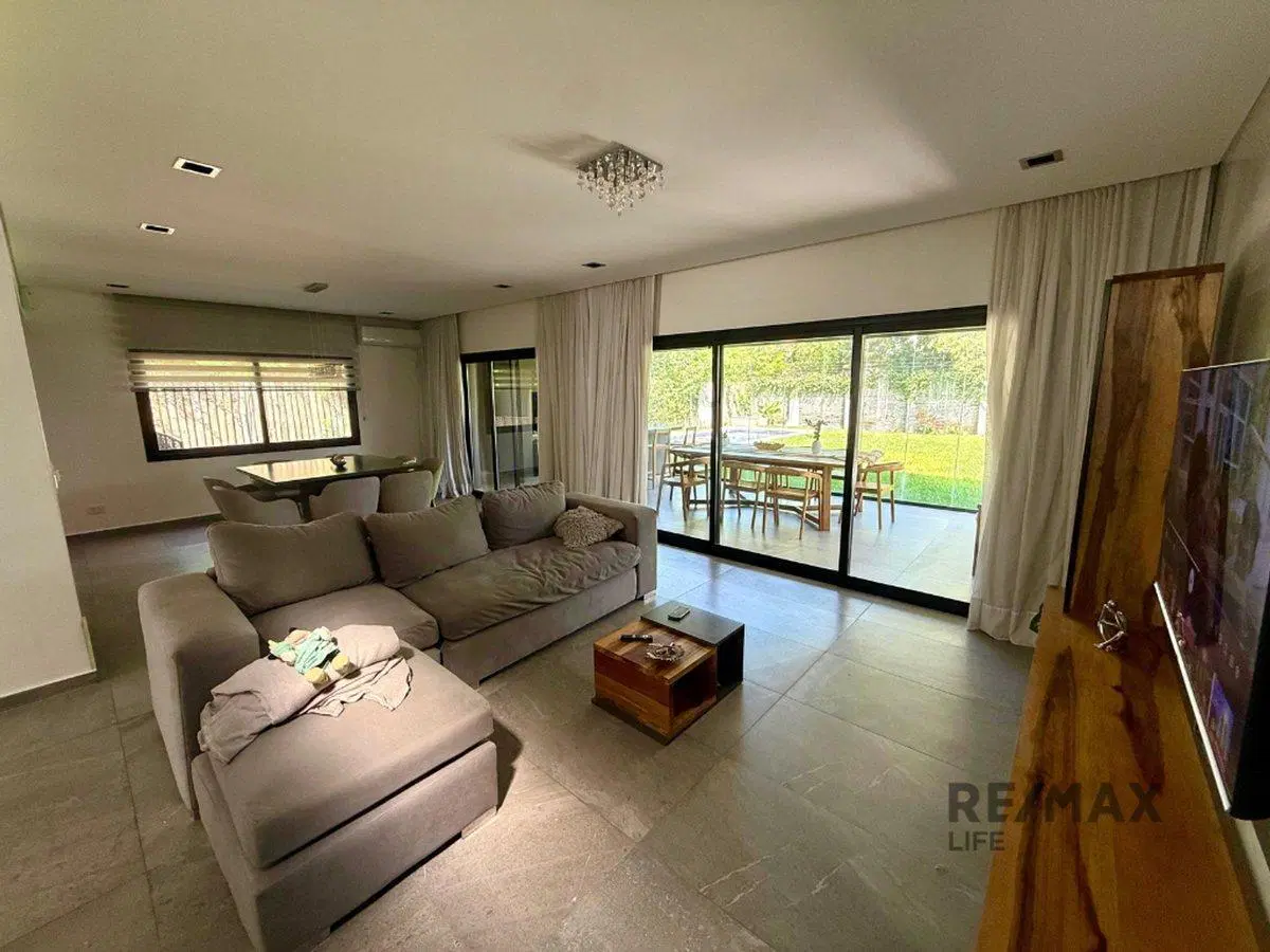 VENTA DE CASA EN BARRIO CERRADO CON PORTON 3
