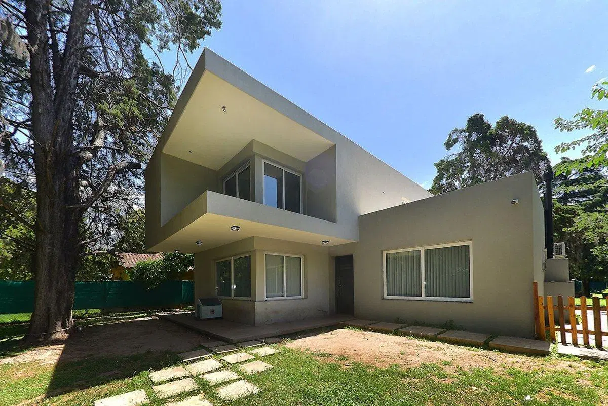 VENTA CASA 6 AMB. SAN MIGUEL C/PARQUE Y PILETA 2