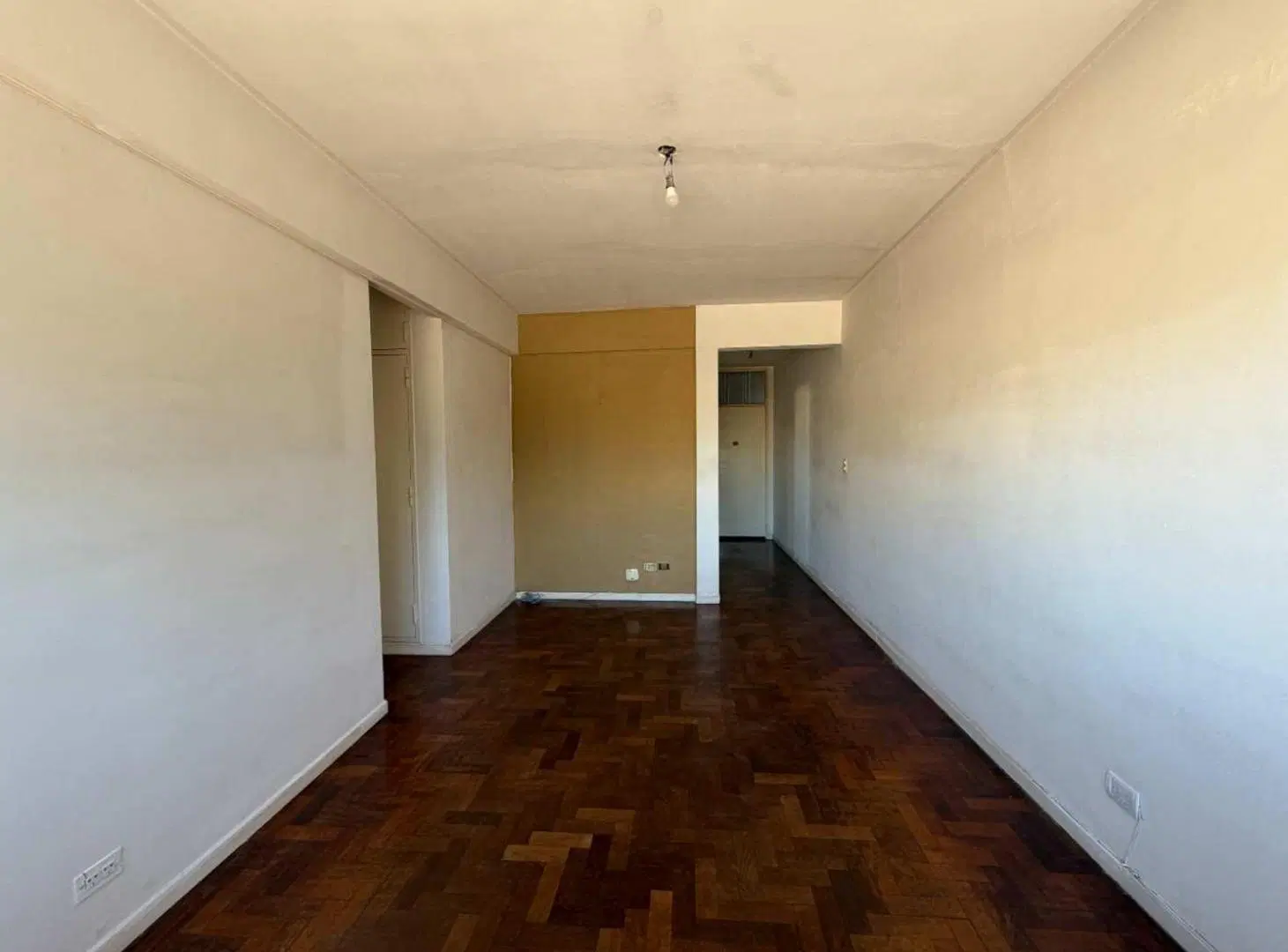 VENTA DEPTO 4 AMB 2° PISO POR ESCALERA - VERSALLES 4