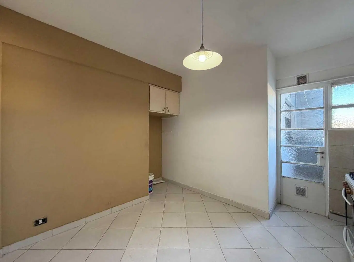 VENTA DEPTO 4 AMB 2° PISO POR ESCALERA - VERSALLES 5