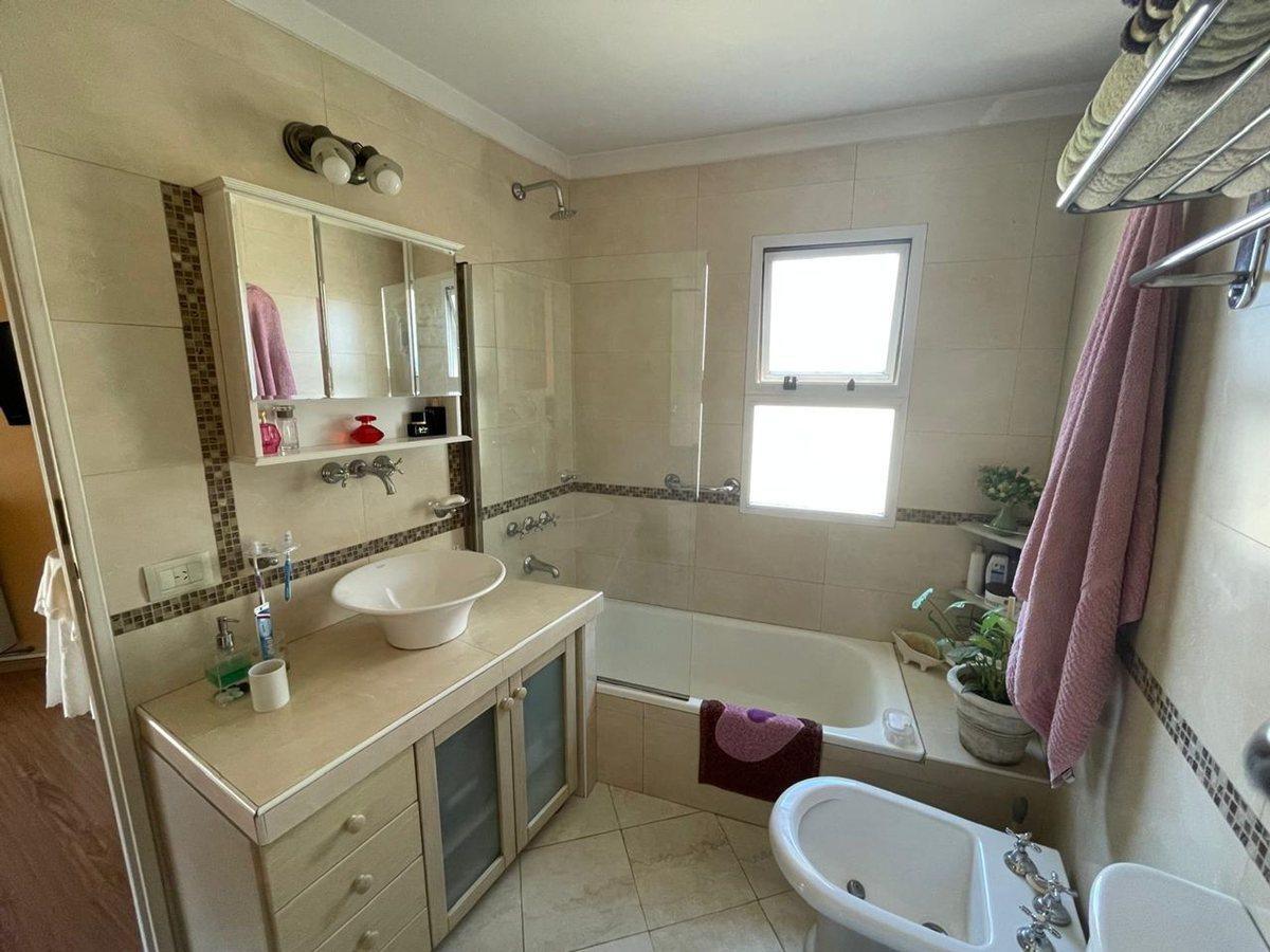 Foto de VENTA PH 4 AMBIENTES DOBLE COCHERA CIUDAD JARDIN, imagen 3