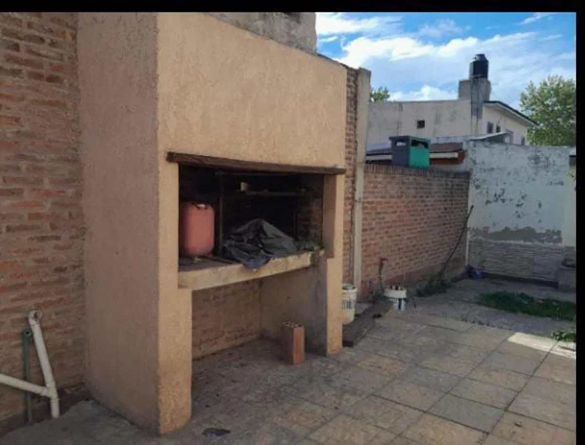VENTA CASA 4 AMB C GARAGE PARRILLA LOS TILOS GARIN 4