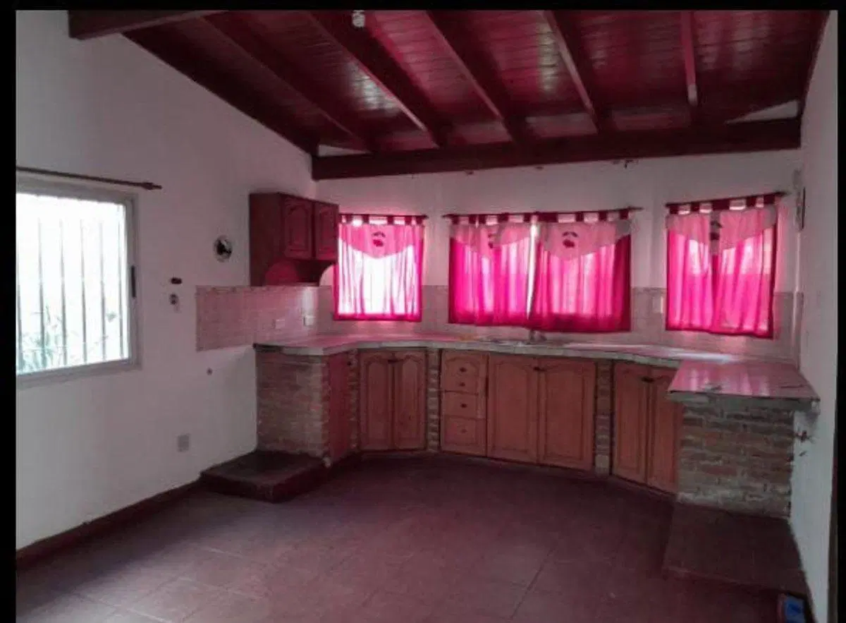 VENTA CASA 4 AMB C GARAGE PARRILLA LOS TILOS GARIN 3