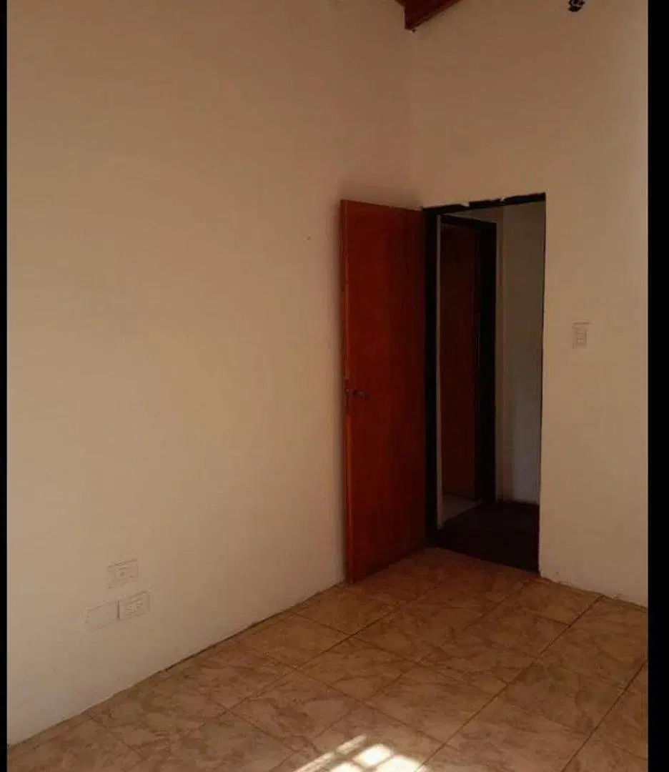 VENTA CASA 4 AMB C GARAGE PARRILLA LOS TILOS GARIN 5